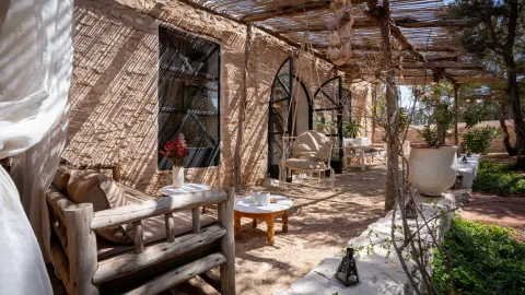 La Pluméria, salon extérieur sous la pergola